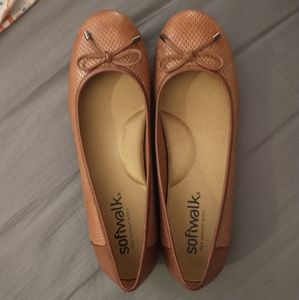 SoftWalk Tan Leather Flats - 10N